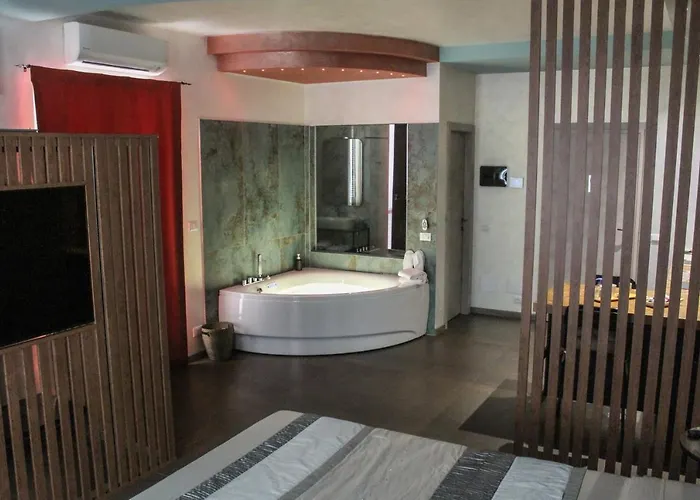 Garda Fantasy Apartment - Jacuzzi