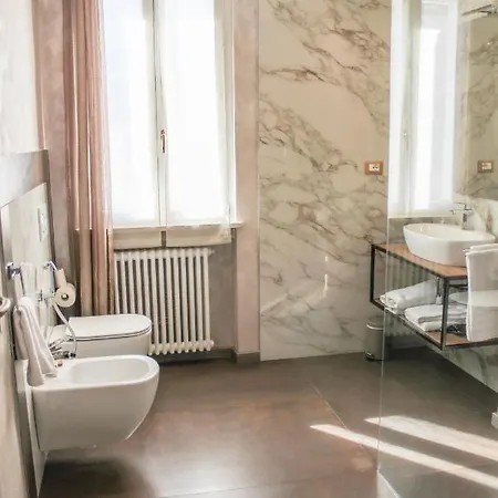 Garda Fantasy Apartment - Jacuzzi Desenzano del Garda Exterior photo