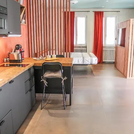 Garda Fantasy Apartment - Jacuzzi Desenzano del Garda Exterior photo